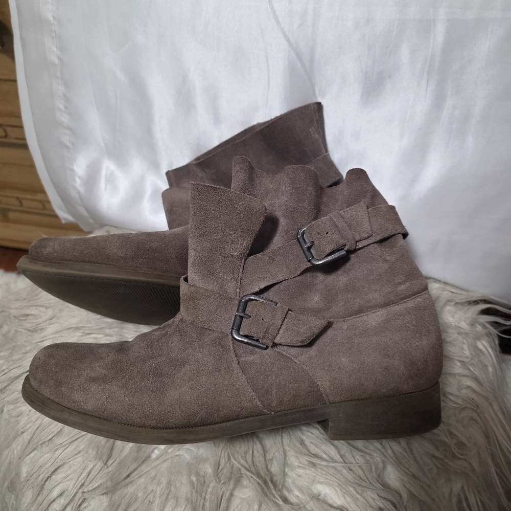 Kenneth Cole / Brown Suede Leather Ankle Boots
